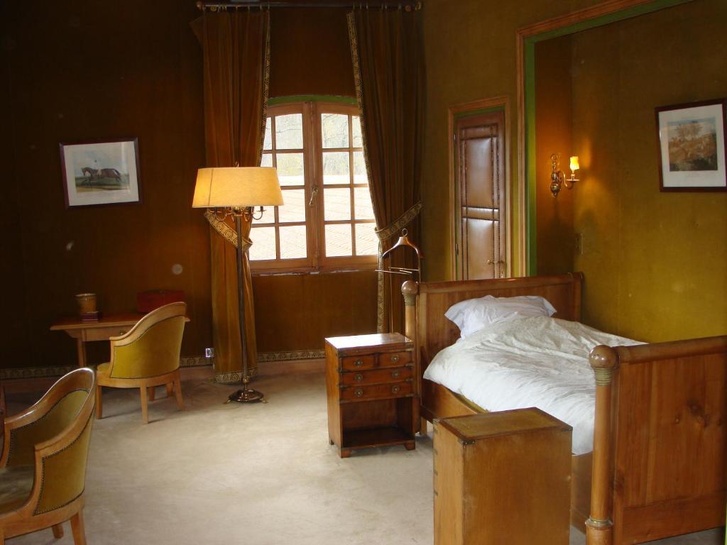 Le Château D'ailly Parigny (Loire)